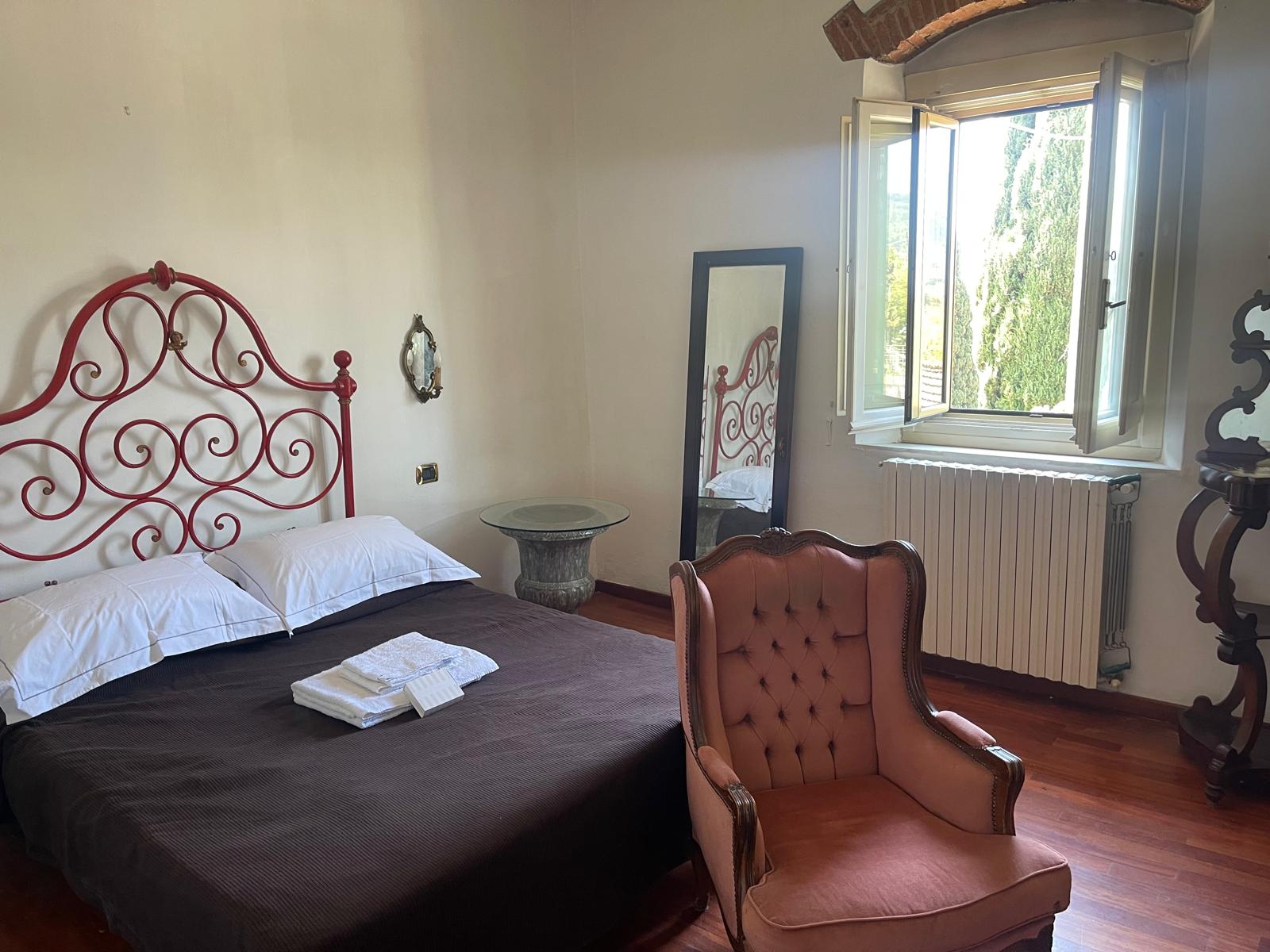 La Casa di Dante - Walkplus: elenco delle strutture dove soggiornare lungo il cammino La Via degli Dei